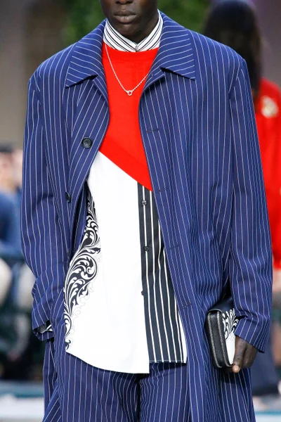 Look 13